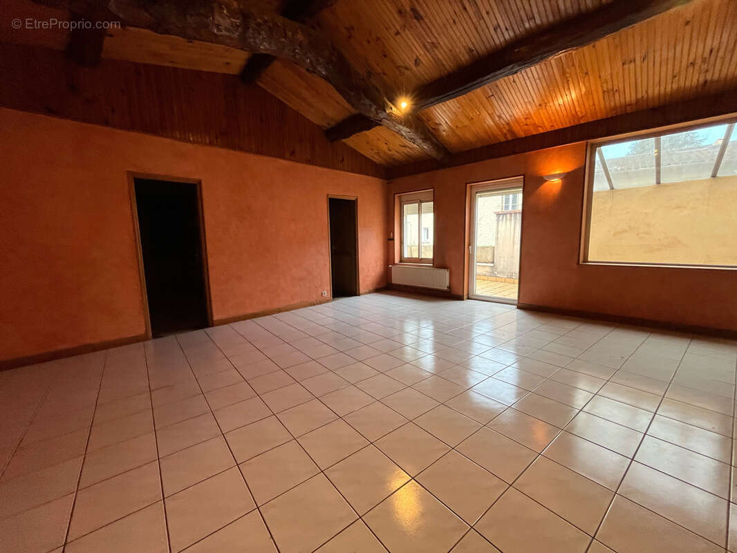 Appartement à GENAY