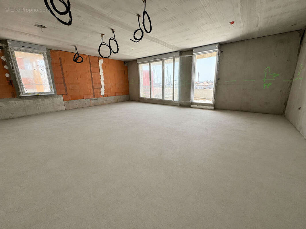 Appartement 4 pièces 87m² + Terrasse de 40m² + Parking sous-sol  ! BARRIERE DE PARIS - photo 5