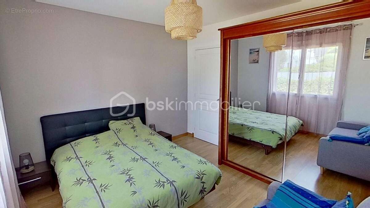 LARMOR PLAGE (56620) – Maison familiale de 152 m², 2 chambres + 2 suites parentales, une véranda, jacuzzi , deux garages - photo 15