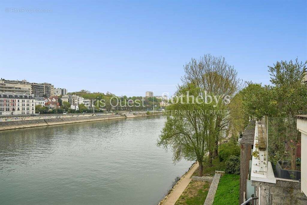 Appartement à NEUILLY-SUR-SEINE