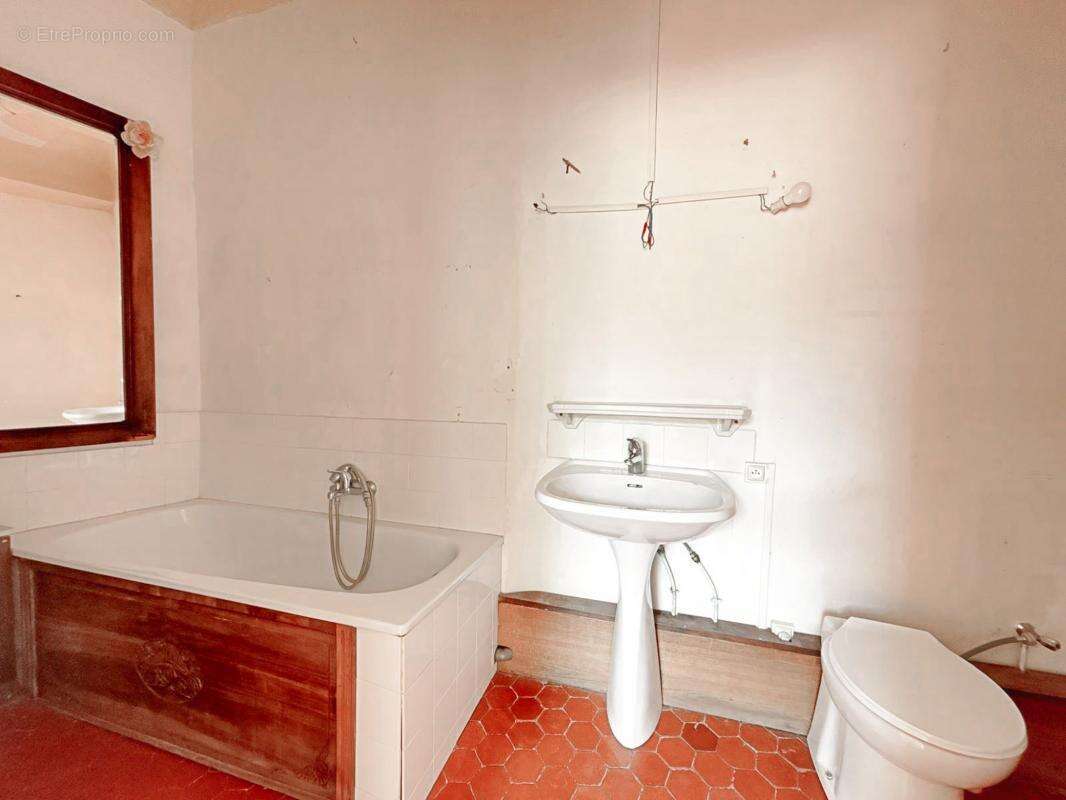 Maison à GINASSERVIS