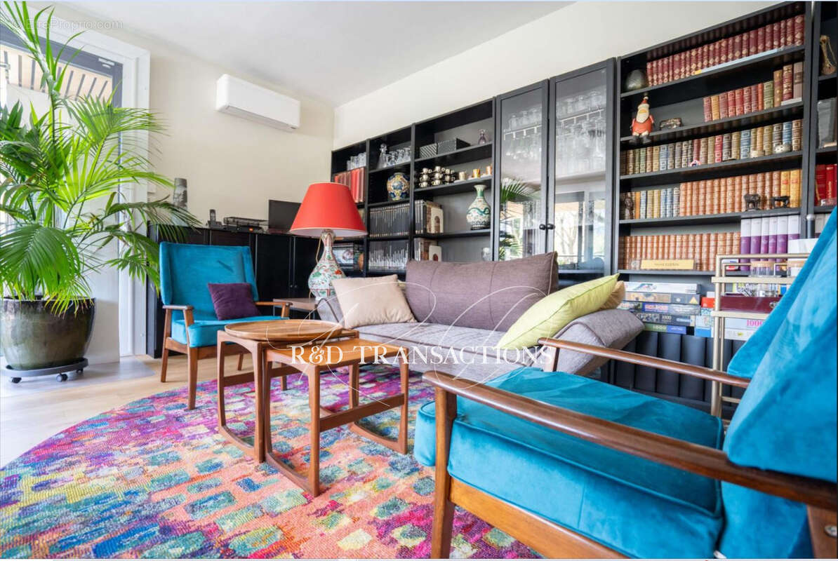 Appartement à NEUILLY-SUR-SEINE