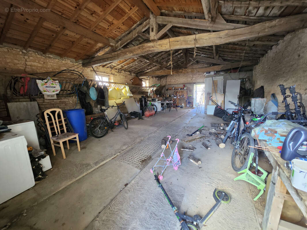 Maison à SAINTE-GEMME-LA-PLAINE