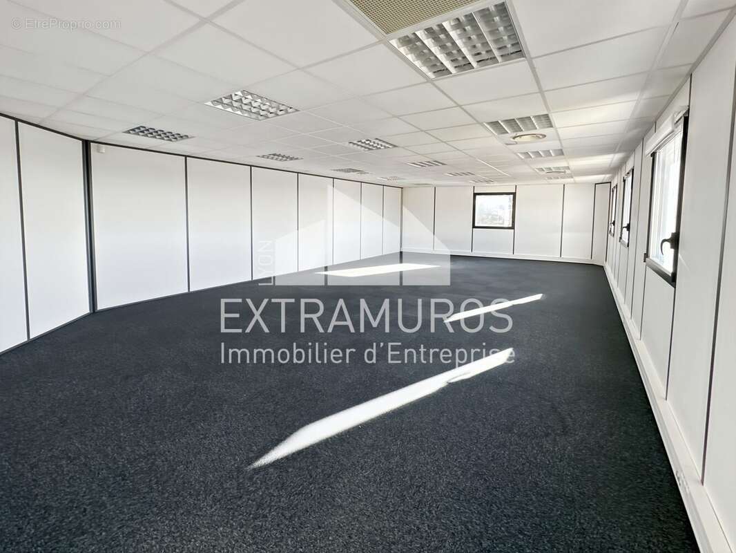 Commerce à VAUGNERAY