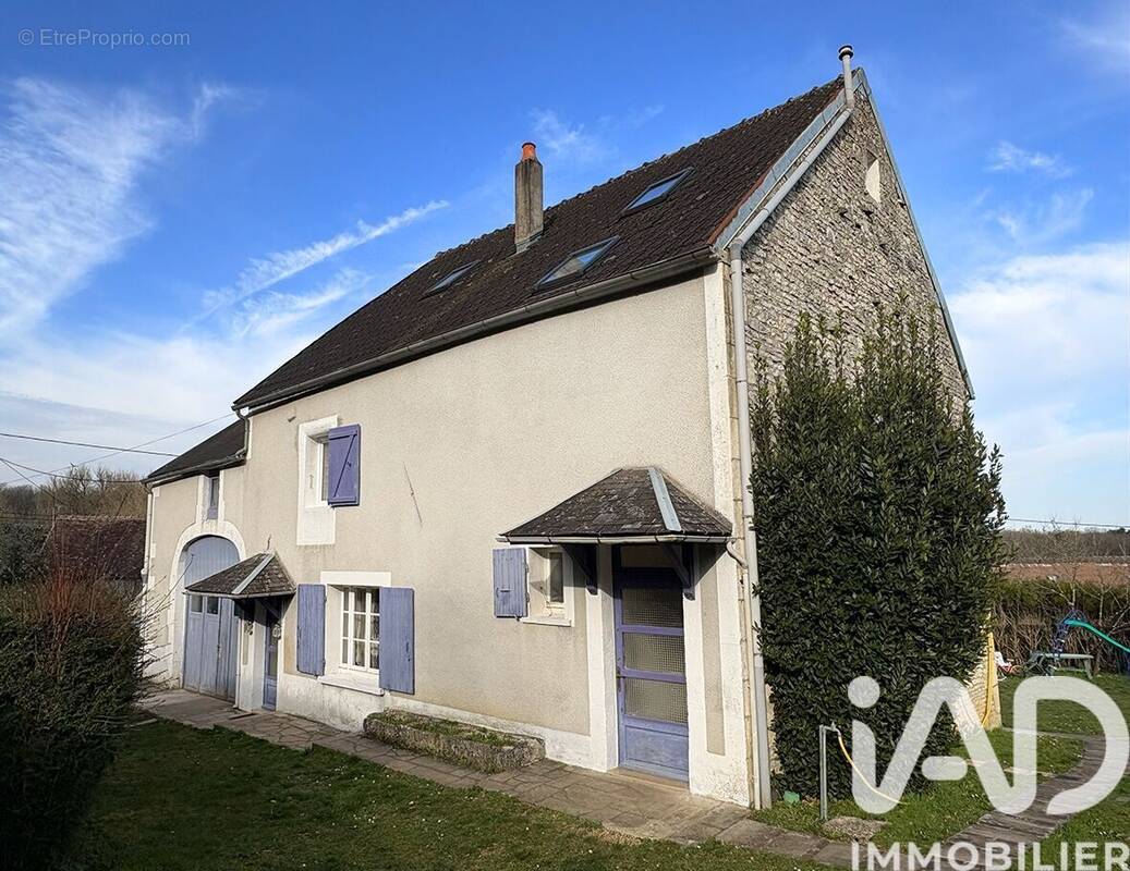 Photo 1 - Maison à SOUGERES-EN-PUISAYE