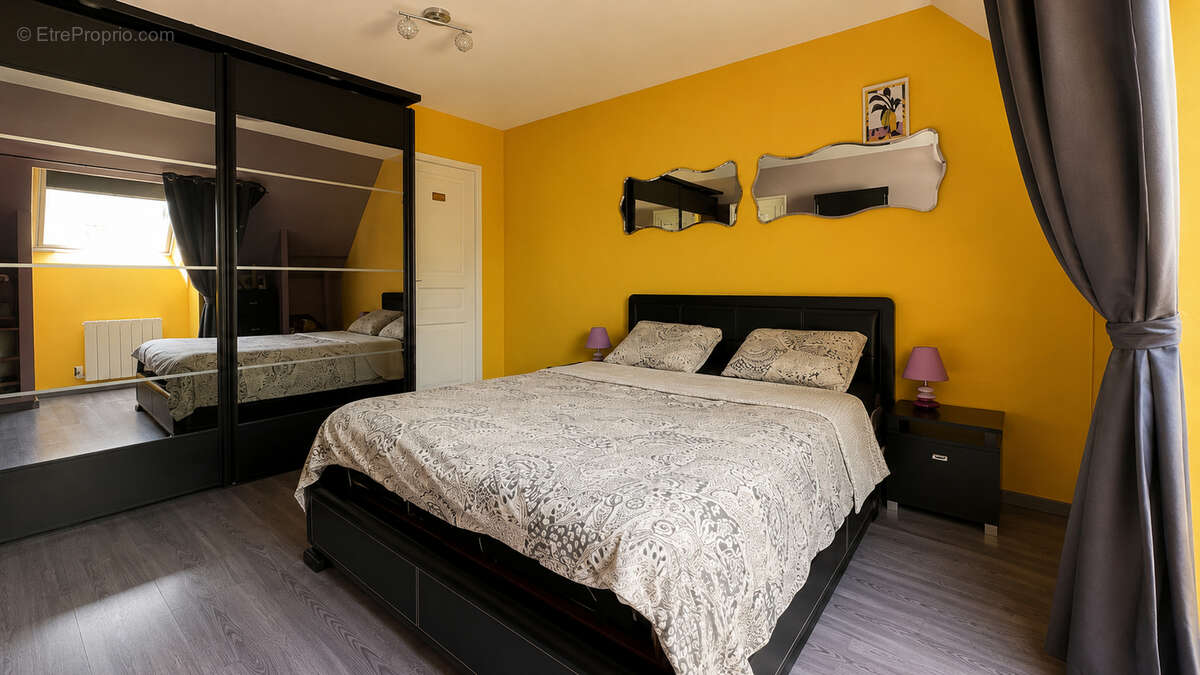 Mandres-les-Roses - Maison familiale de 200 m² avec piscine, jacuzzi, véranda climatisée et jardin paysagé - photo 10