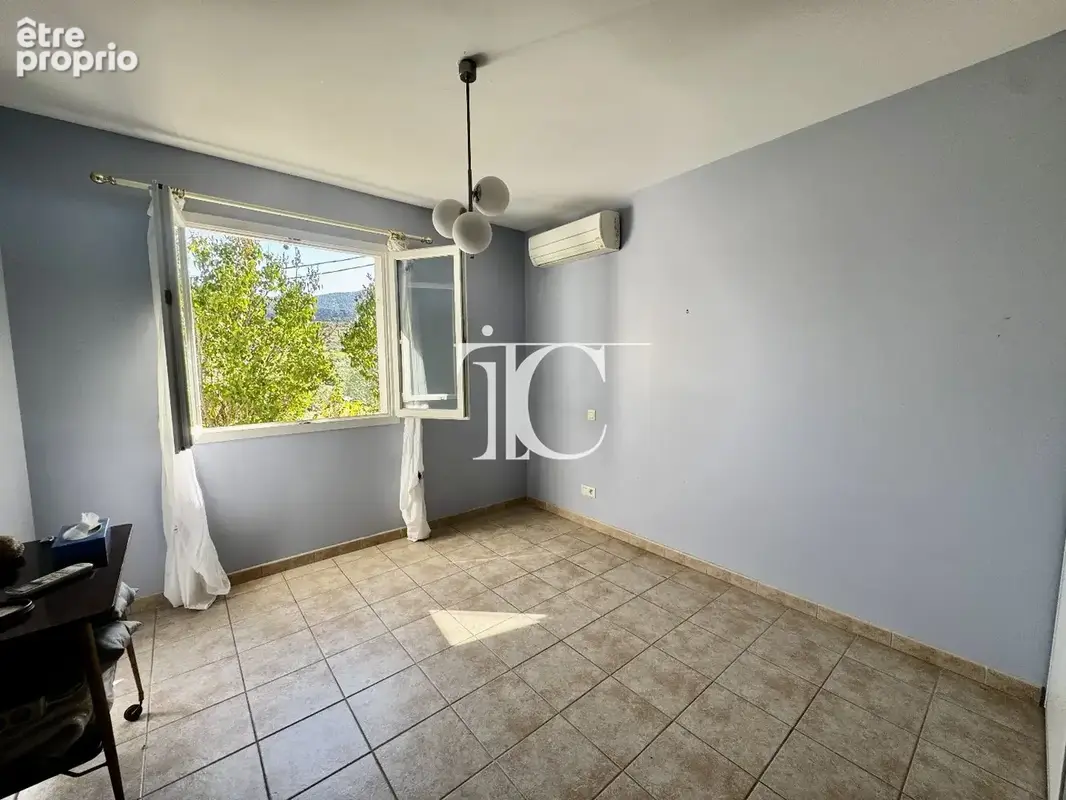 Villa centre ville les vans 125m² 4chambres 979 m² de terrain avec piscine - photo 12