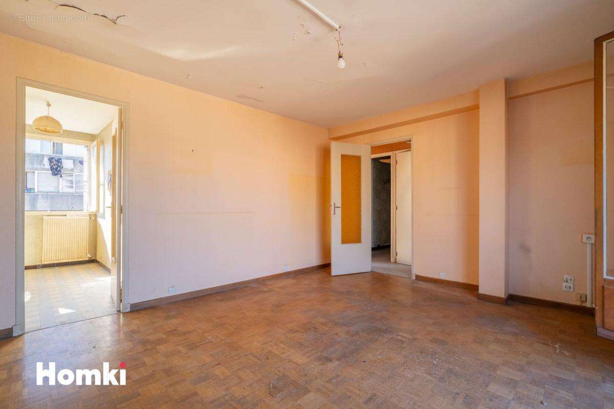 Appartement à MARSEILLE-4E