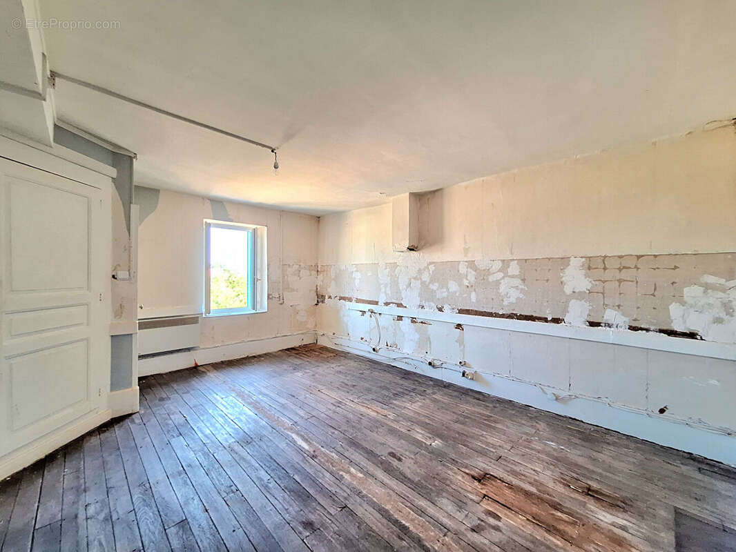 A vendre Grande maison à fort potentiel à Doyet - photo 8