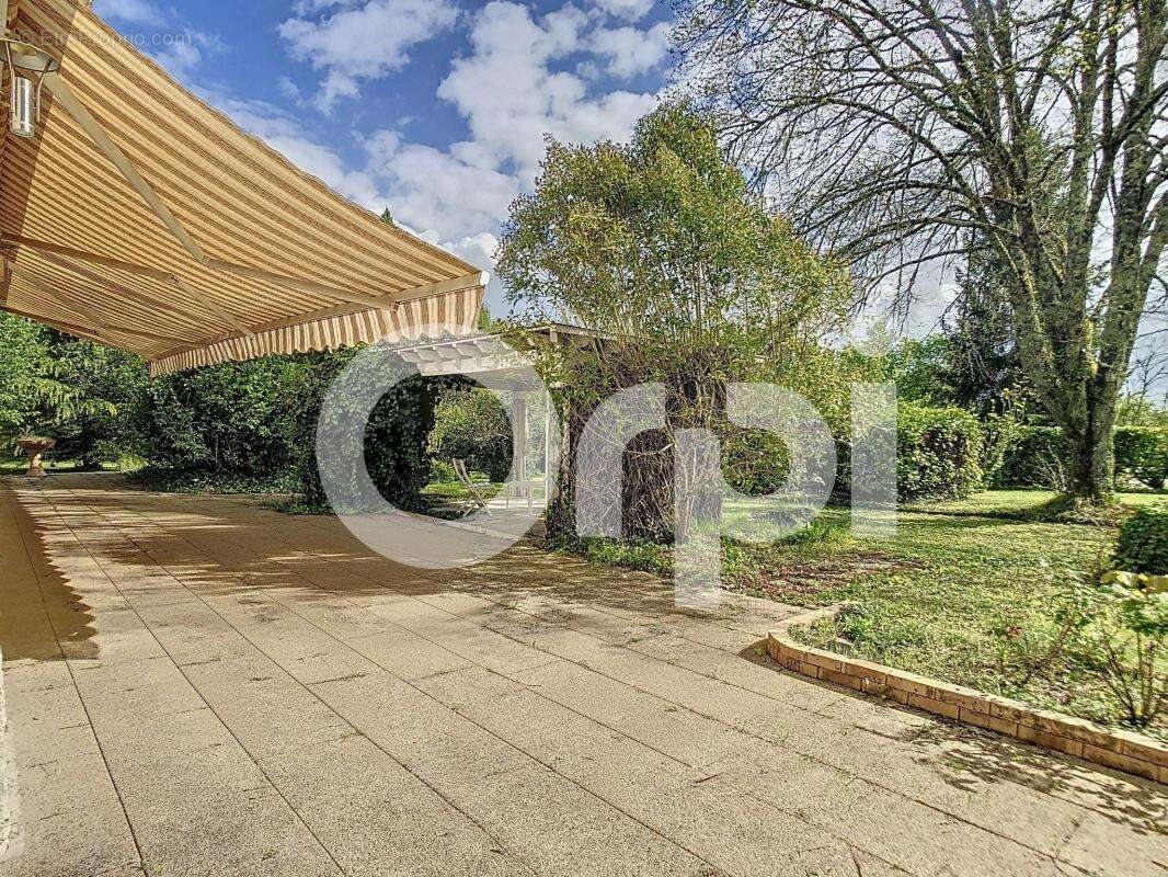 Maison à CHAMPCEVINEL