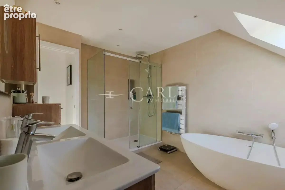Villa avec piscine entre Décines et Chassieu - photo 17