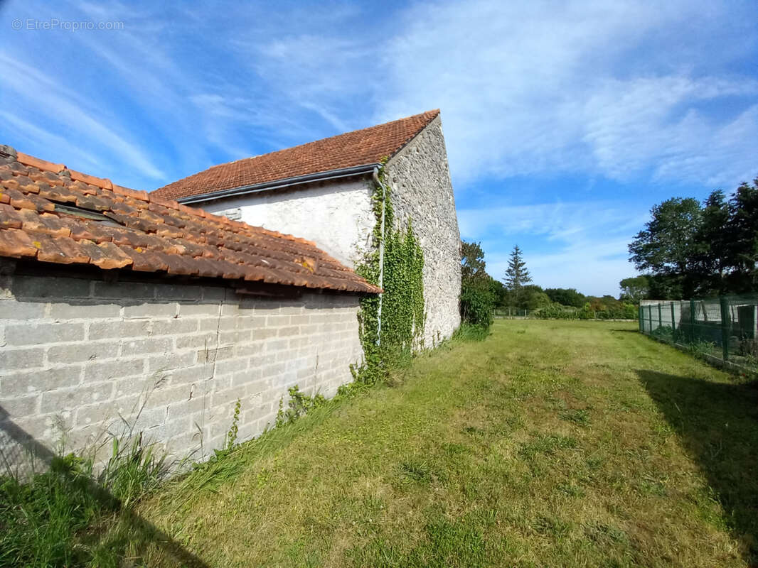 Lailly-en -val — grange viabilisee - terrain 400 m2 - photo 4