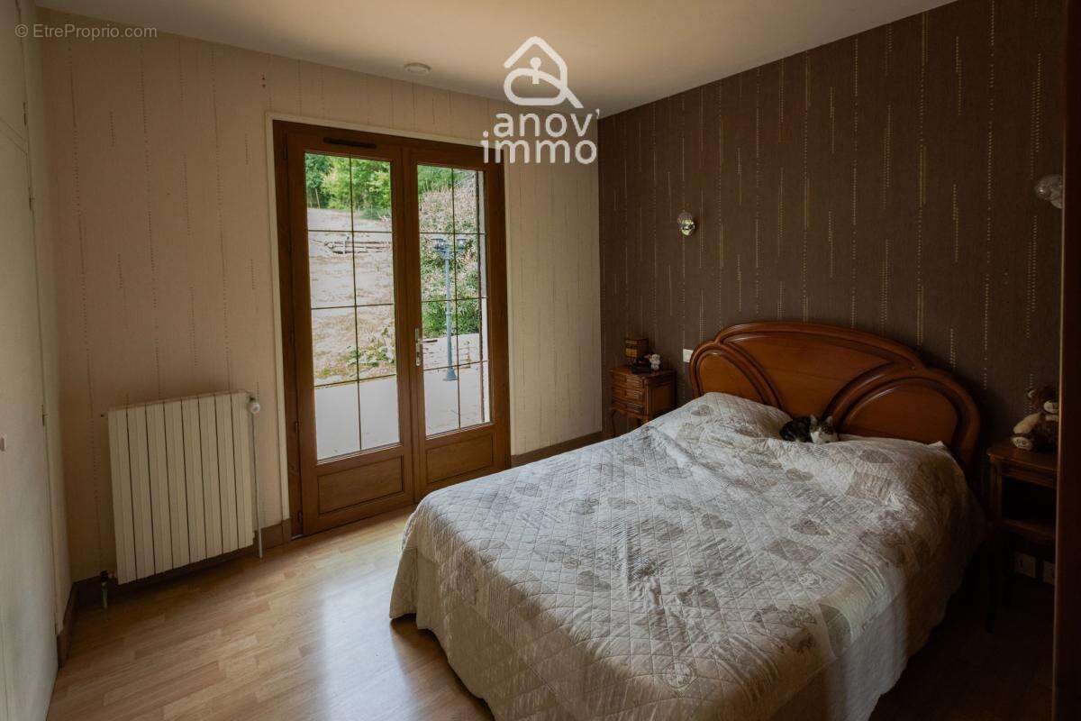 Mornac centre, maison sur sous sol avec appartement independ - photo 11