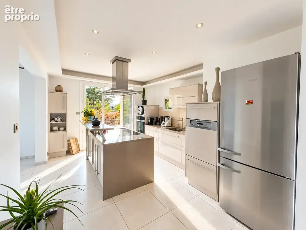Propriété de 232 m2 avec piscine et jardin paysager - photo 7