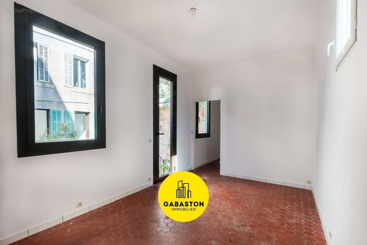 Appartement à MARSEILLE-5E