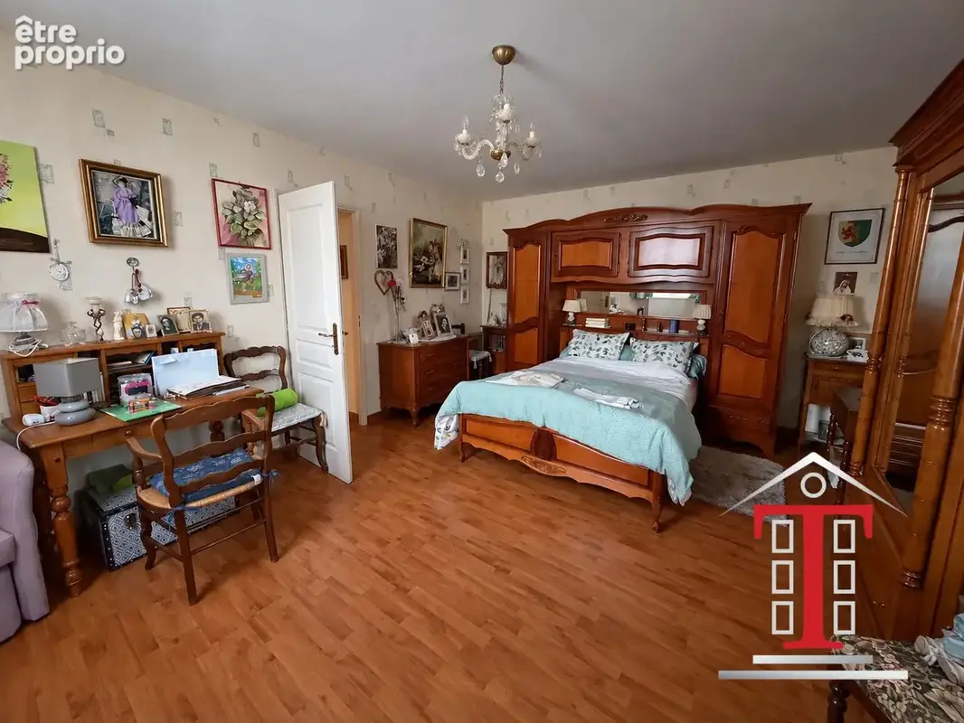Maison 5 pièces 192 m² à vendre à Beaufort-En-Vallee (49250) - photo 2
