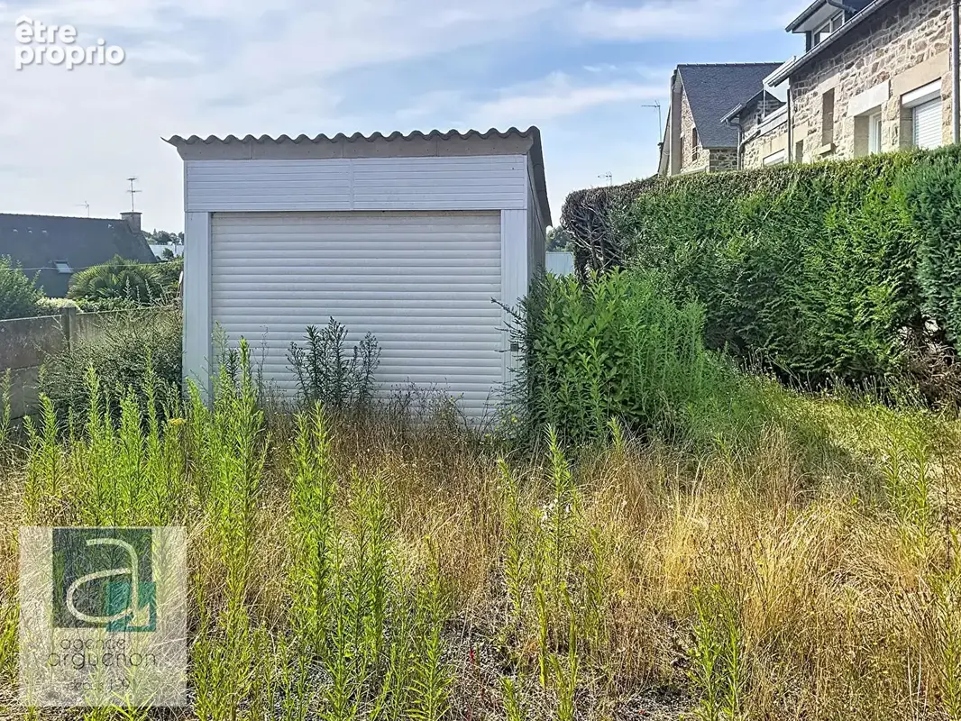 LAMBALLE - Le potentiel d'une maison de ville idéalement située - photo 3