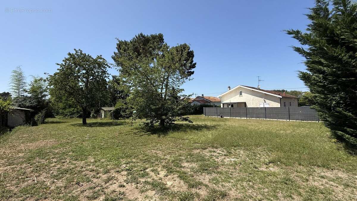 Terrain à GRADIGNAN