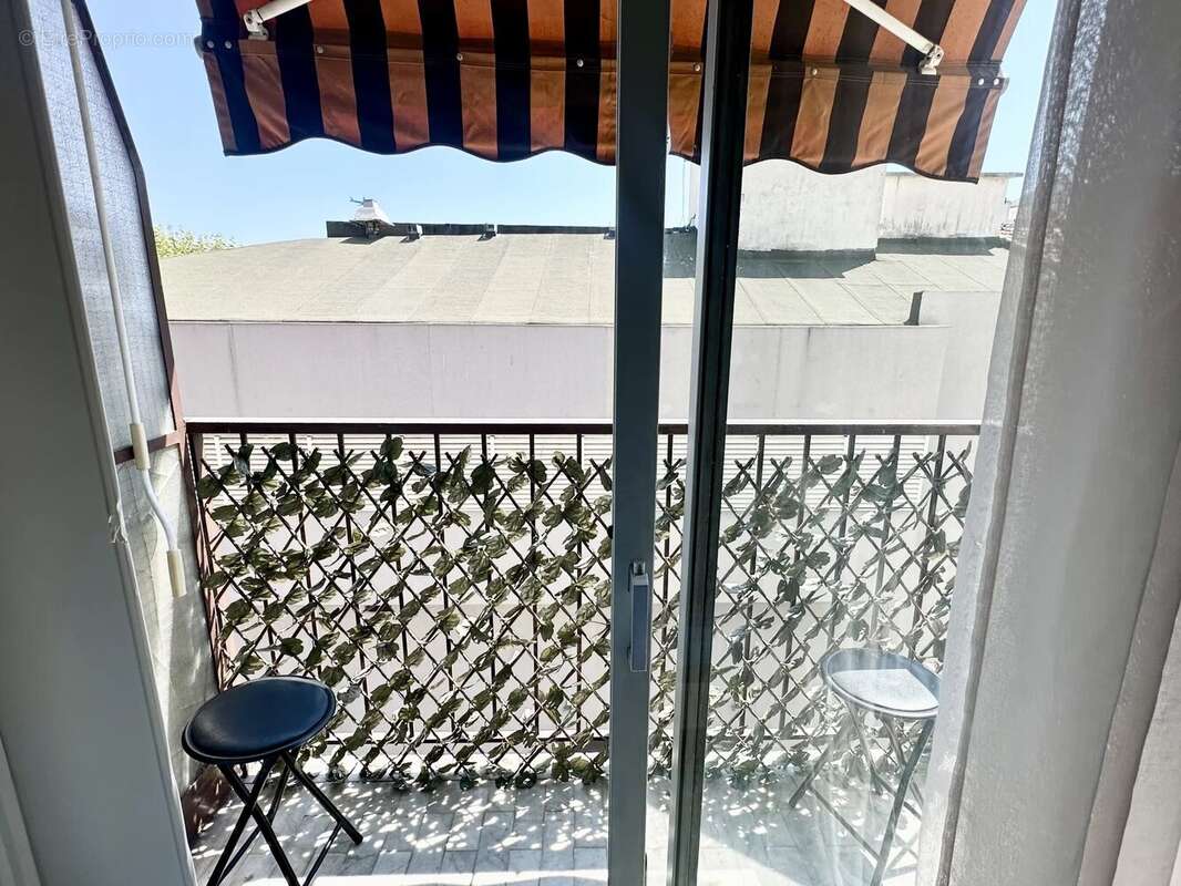 À VENDRE NICE– Studio 31 m² avec balcon, refait à neuf, au calme - photo 8