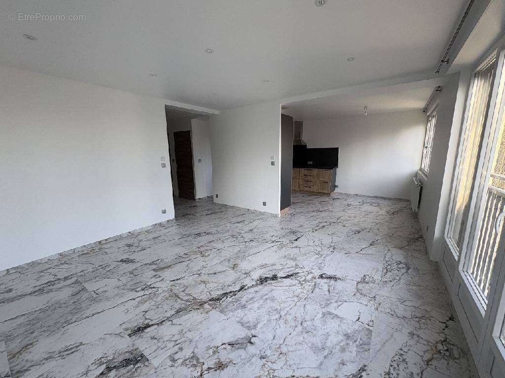 Appartement à SAVIGNY-SUR-ORGE