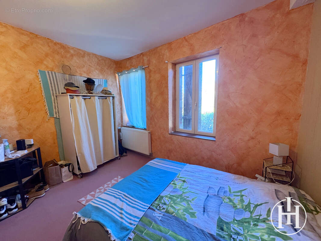 Maison à AINAY-LE-CHATEAU