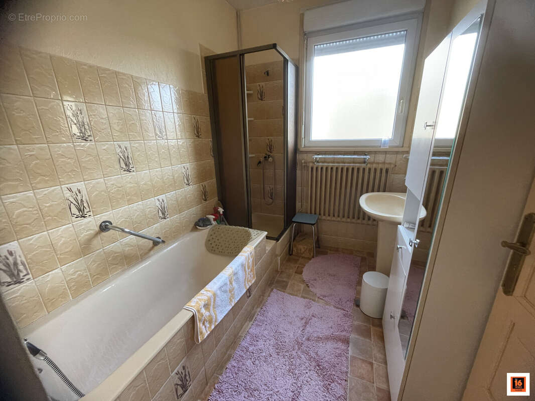 Maison à LA MONNERIE-LE-MONTEL