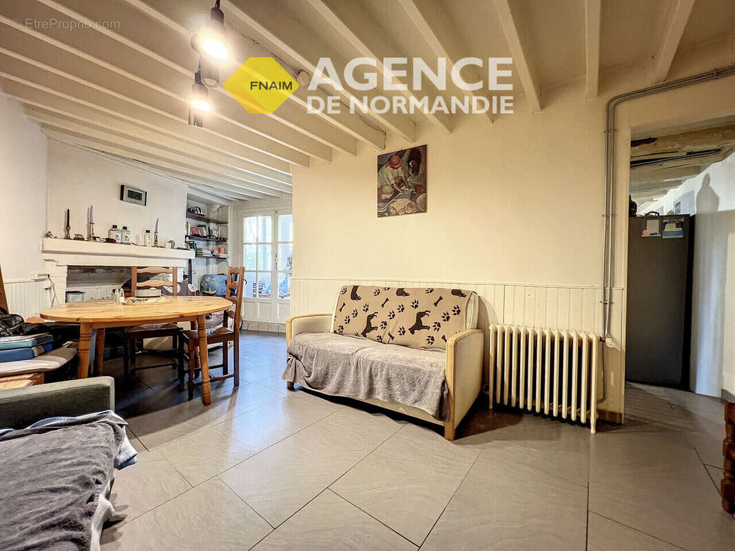 Maison à MONTREUIL-L&#039;ARGILLE