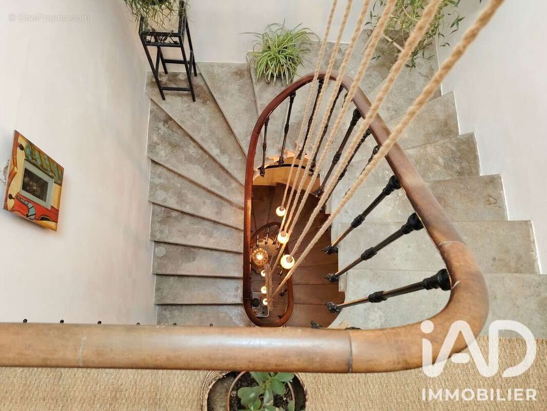 Maison 180 m² à Thezan-Des-Corbieres  - photo 6