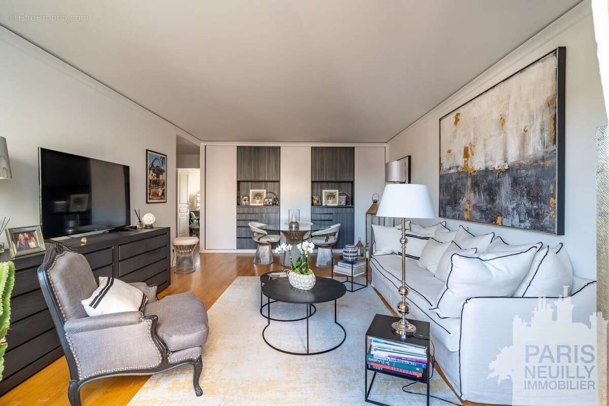 Appartement à COURBEVOIE