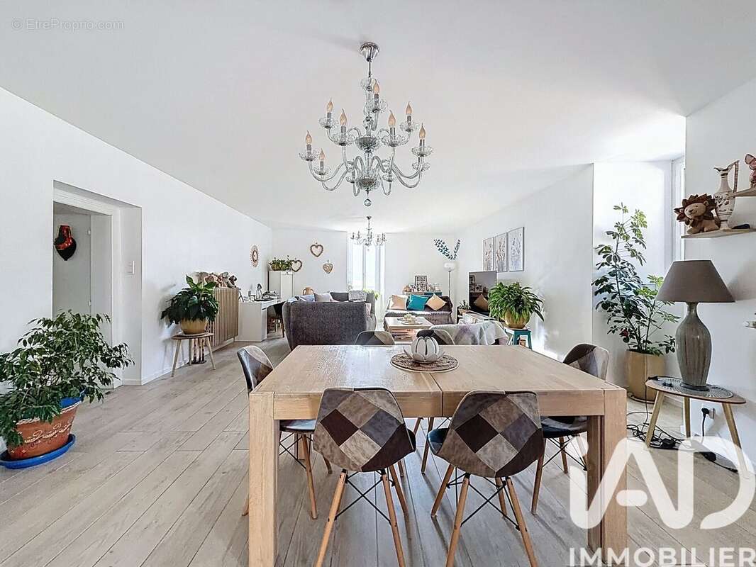 Maison 280 m² à Compeyre  - photo 4
