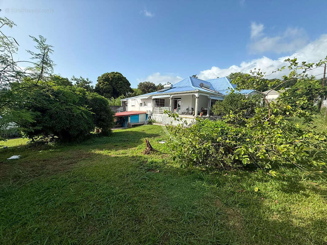 Maison 5 chambres + bungalow sur terrain clos - photo 2