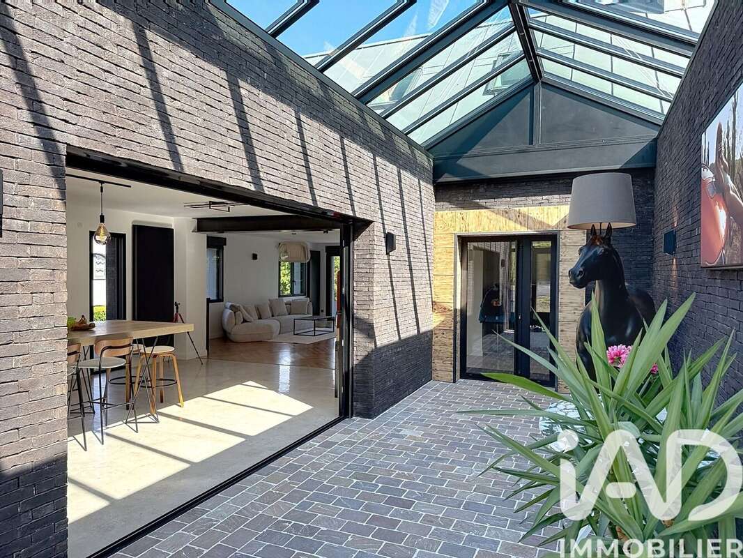 Maison 220 m² à Saint-Fuscien  - photo 2