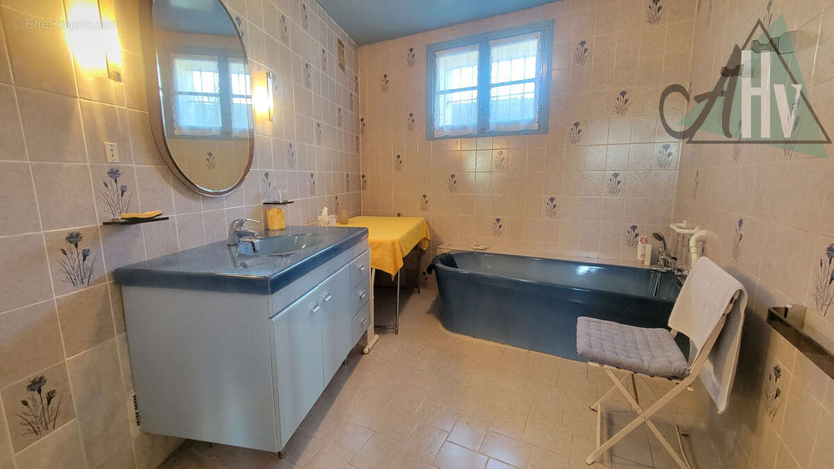 Maison ancienne pleine de charme - 104 m2 - Terrain clos de 515 m2 - 124 200 € - photo 7
