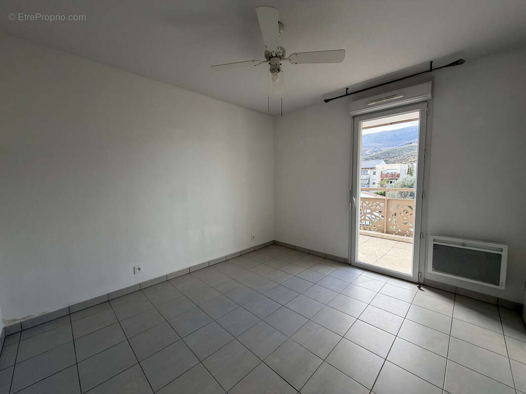 Appartement à CARROS