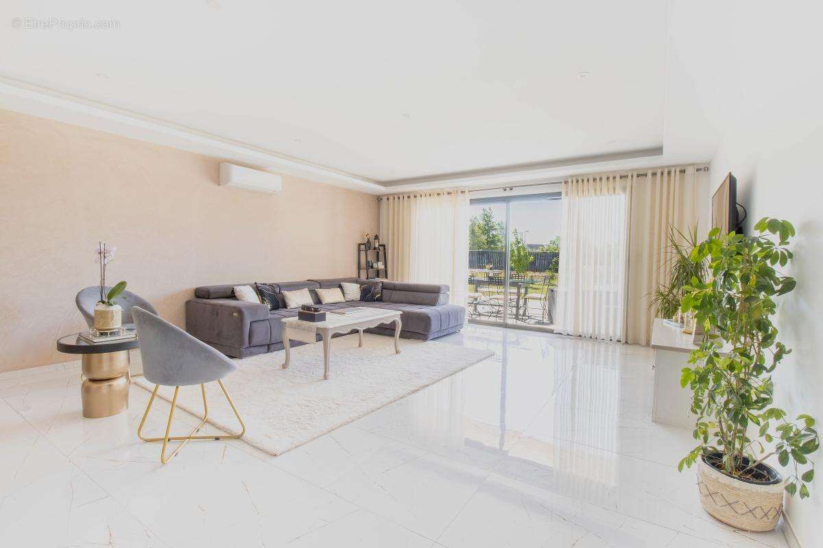 Maison Contemporaine 220 m² 5 Chambres - photo 4