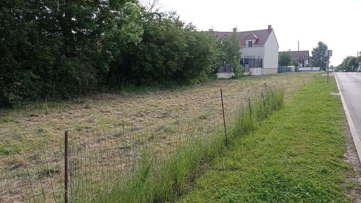 Terrain à GOMETZ-LE-CHATEL
