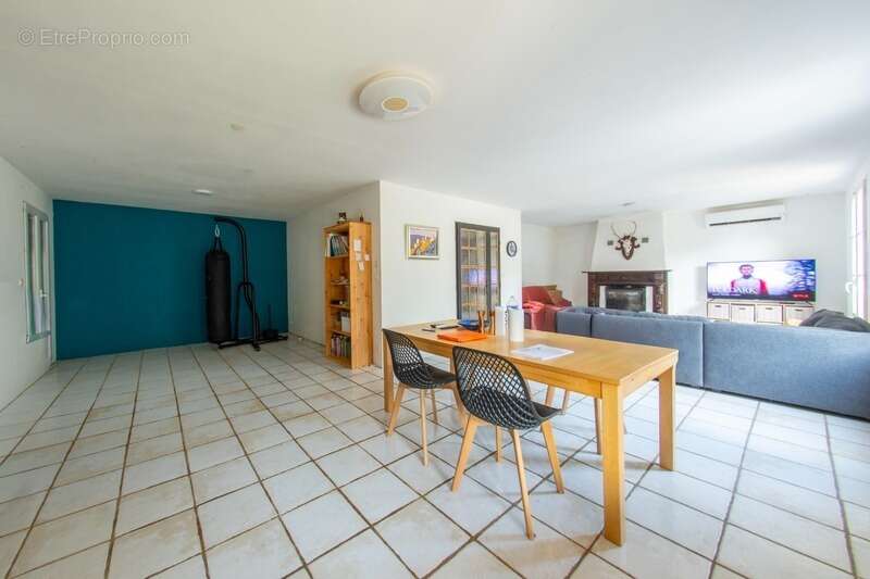 Pardailhan – maison familiale – 5 pièces – piscine – véranda – terrain clos 4973m² – panneaux solaires – calme – climatisation – - photo 4