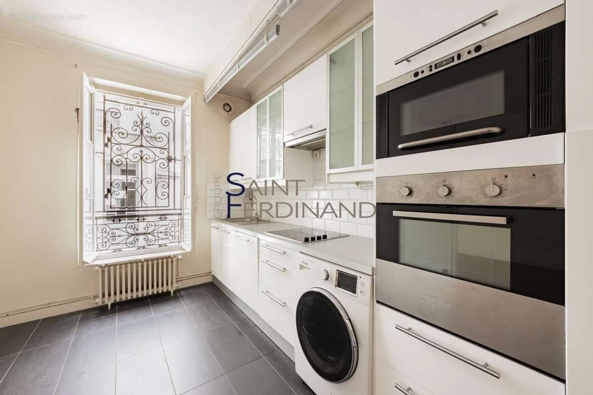 Appartement à PARIS-17E