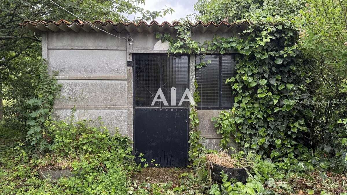 Maison à LES ADJOTS