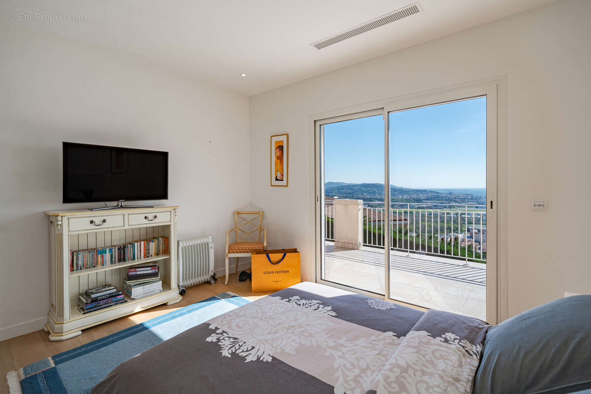 Maison à MANDELIEU-LA-NAPOULE