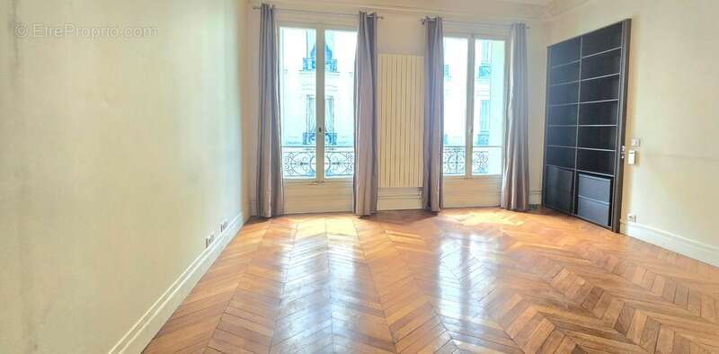 Appartement à PARIS-7E