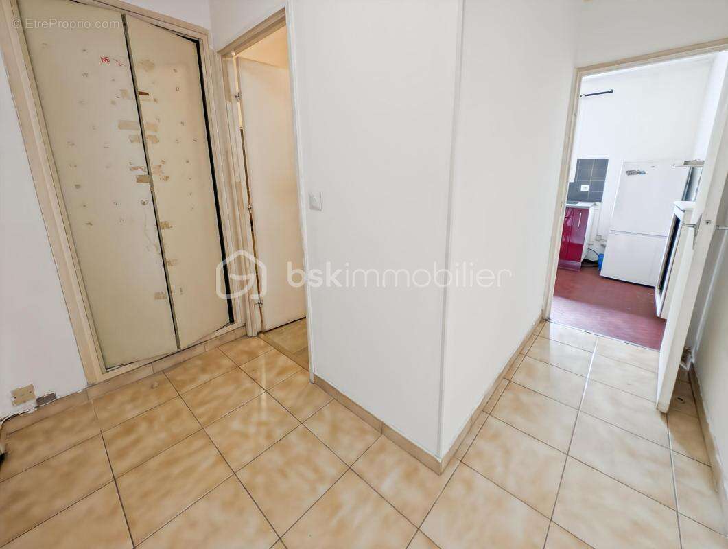 Grand studio avec parking balcon et cave a 10 minutes de la gare rer a et e val de fontenay - photo 8