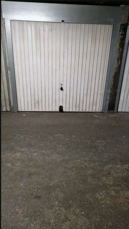 Parking à PARIS-18E