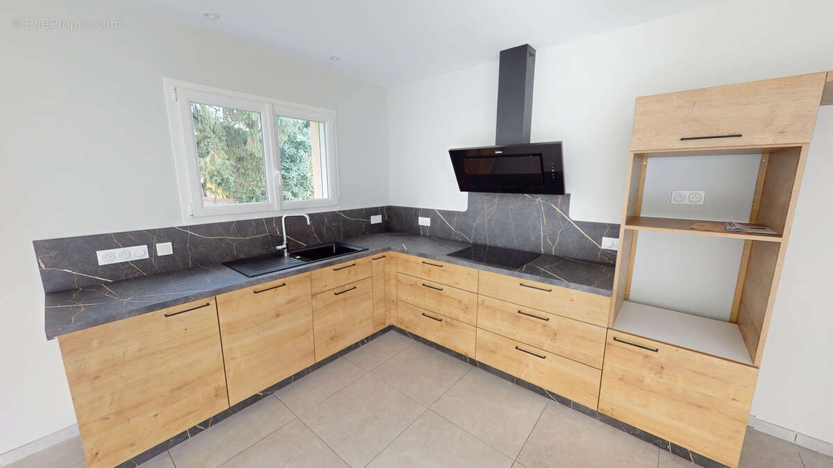 Maison à RIEUPEYROUX