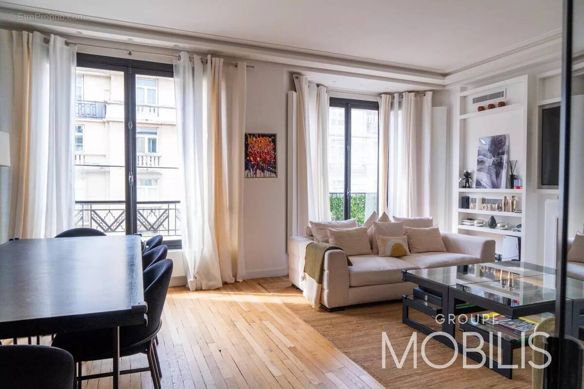 Appartement à PARIS-17E