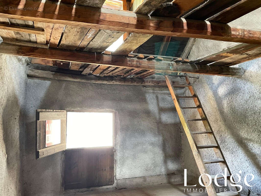 Maison 104 m² à Villar-Saint-Pancrace  - photo 6