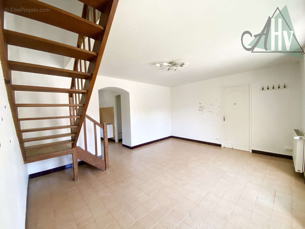 Maison à LOUAN-VILLEGRUIS-FONTAINE