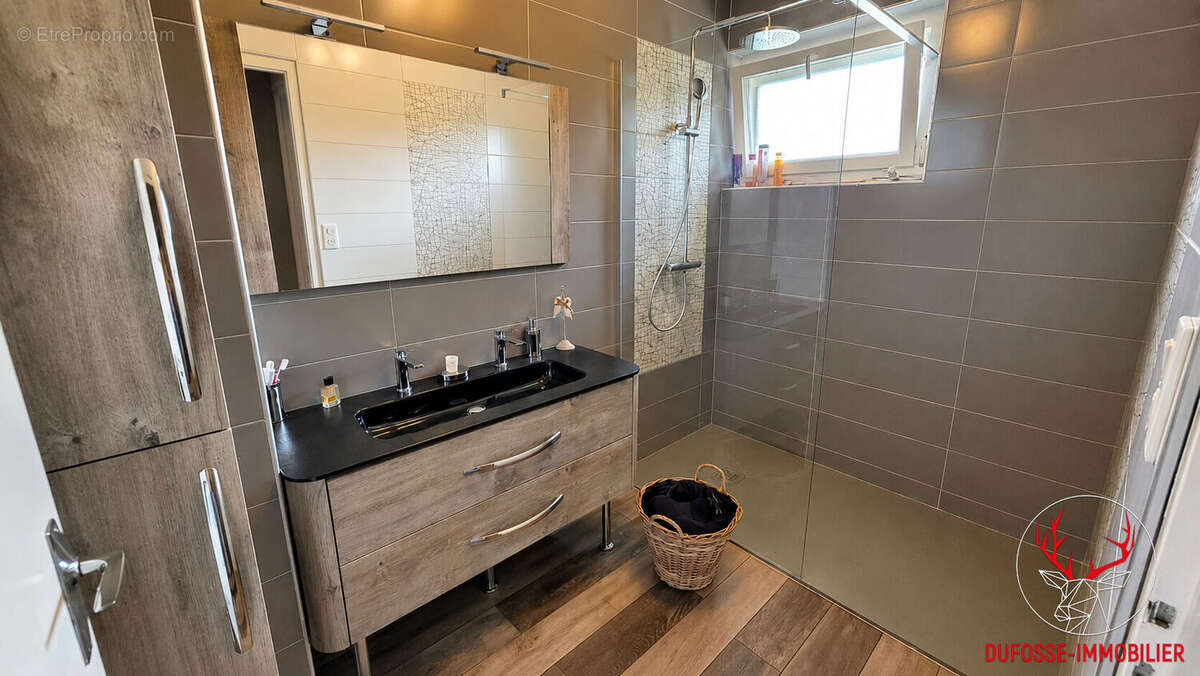 Maison rénovée - 230 m²  - piscine - 7300m² de terrain - Sornay - photo 7