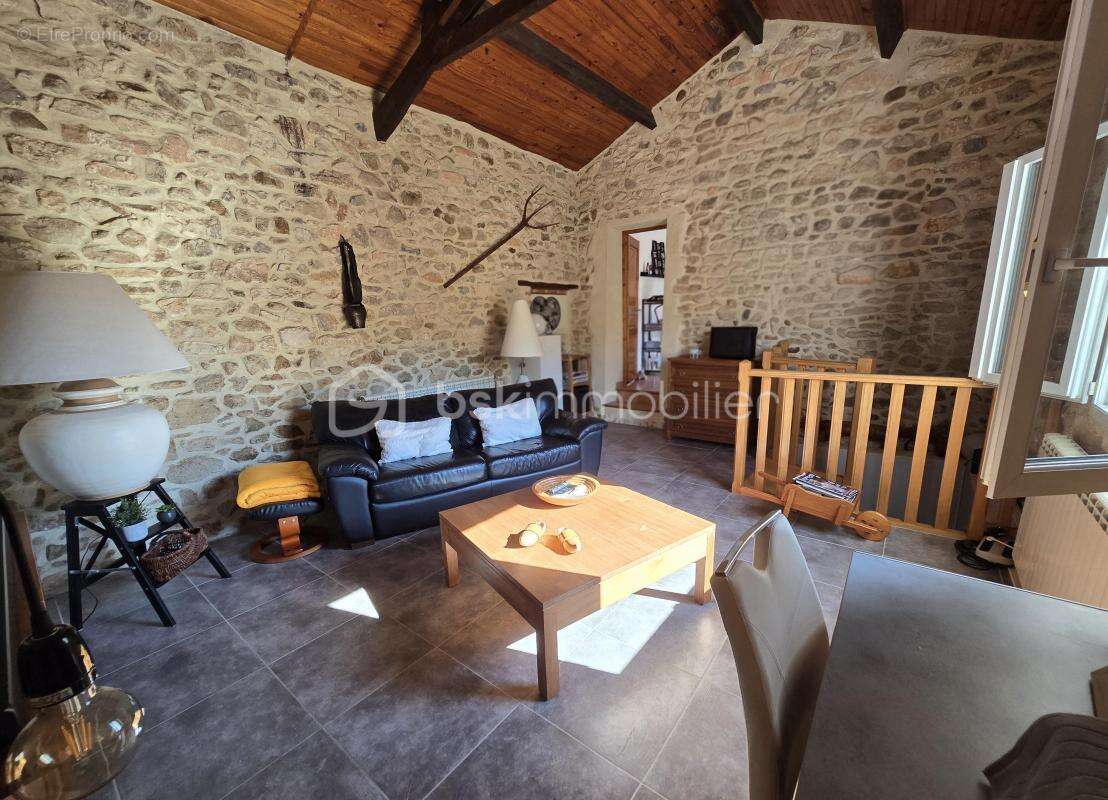 Maison à SAINT-JULIEN-DE-PEYROLAS