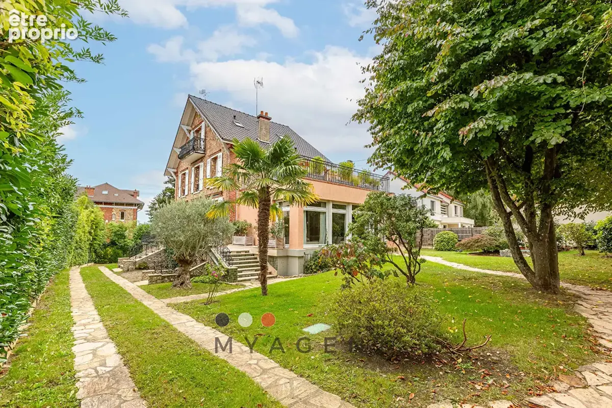 Bougival / Louveciennes - Maison de caractère, jardin de 1 200 m² et dépendance - photo 1